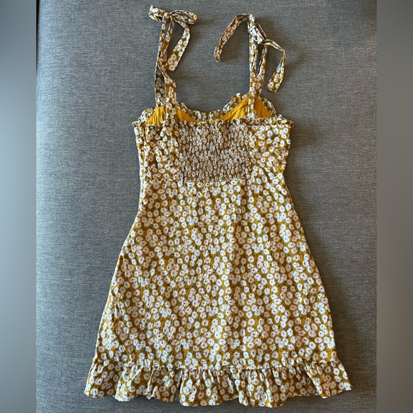 Princess Polly Yellow Flower Mini Dress so cute for summer! - Picture 3 of 5